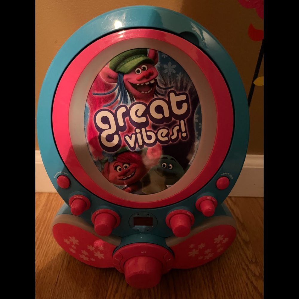 🎤🪩Trolls Great Vibes Complete Karaoke Machine & Trolls Magic Towel Wash Cloth